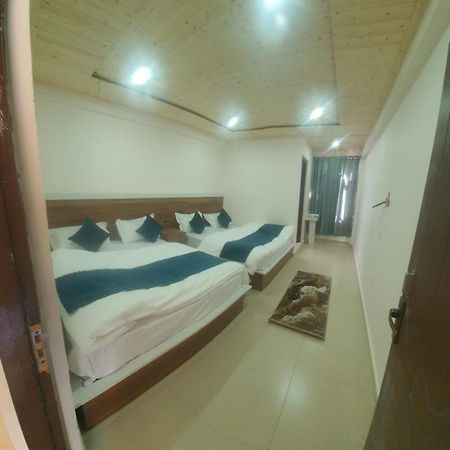 Hotel Geeta Badrinathpuri Exteriör bild