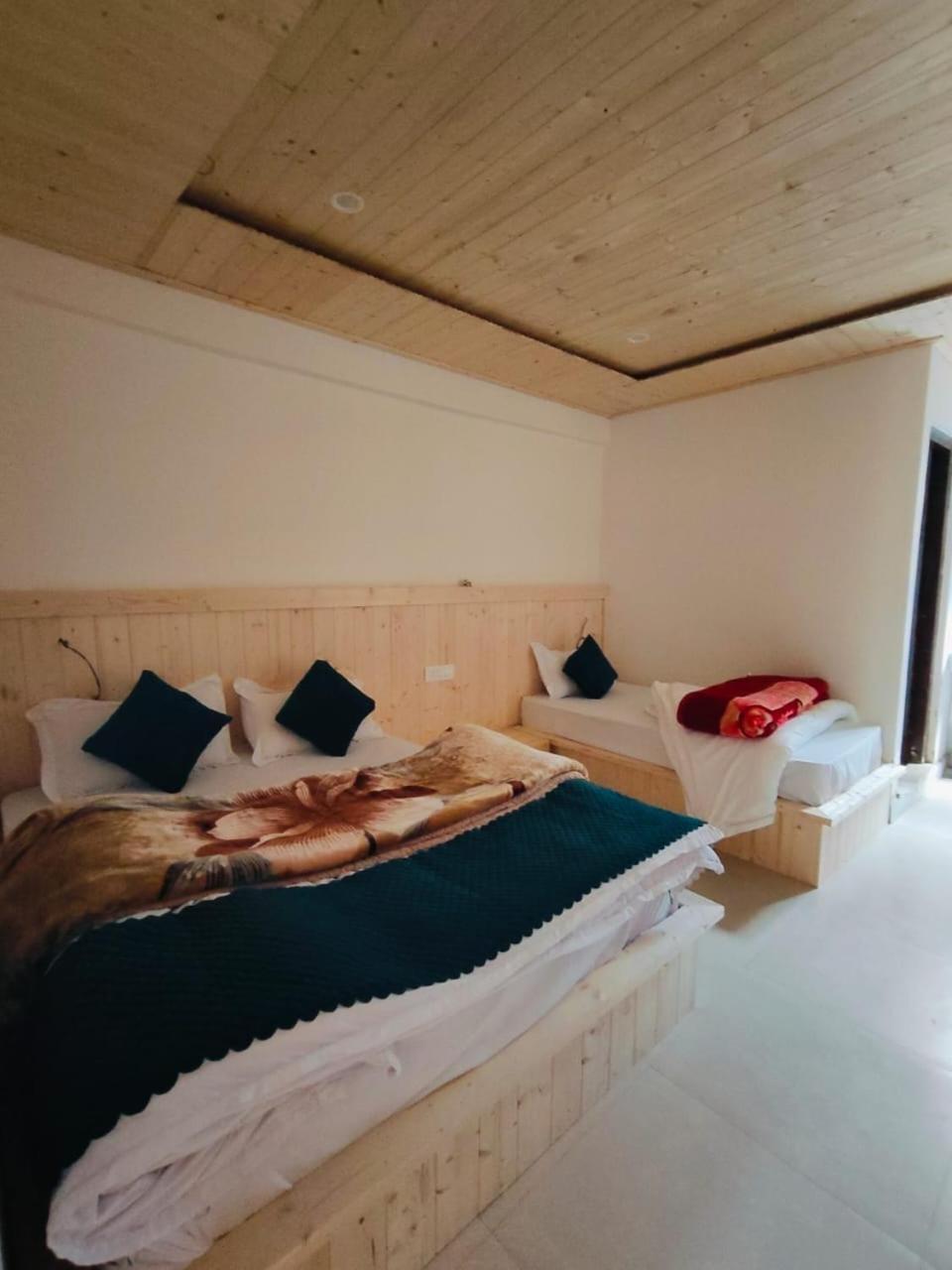 Hotel Geeta Badrinathpuri Exteriör bild