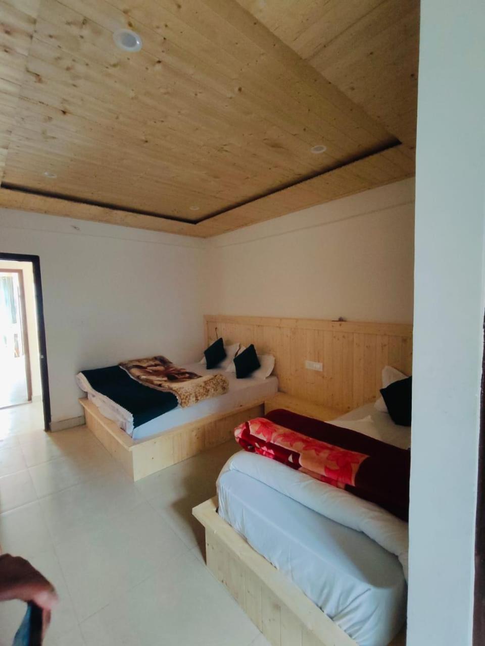 Hotel Geeta Badrinathpuri Exteriör bild