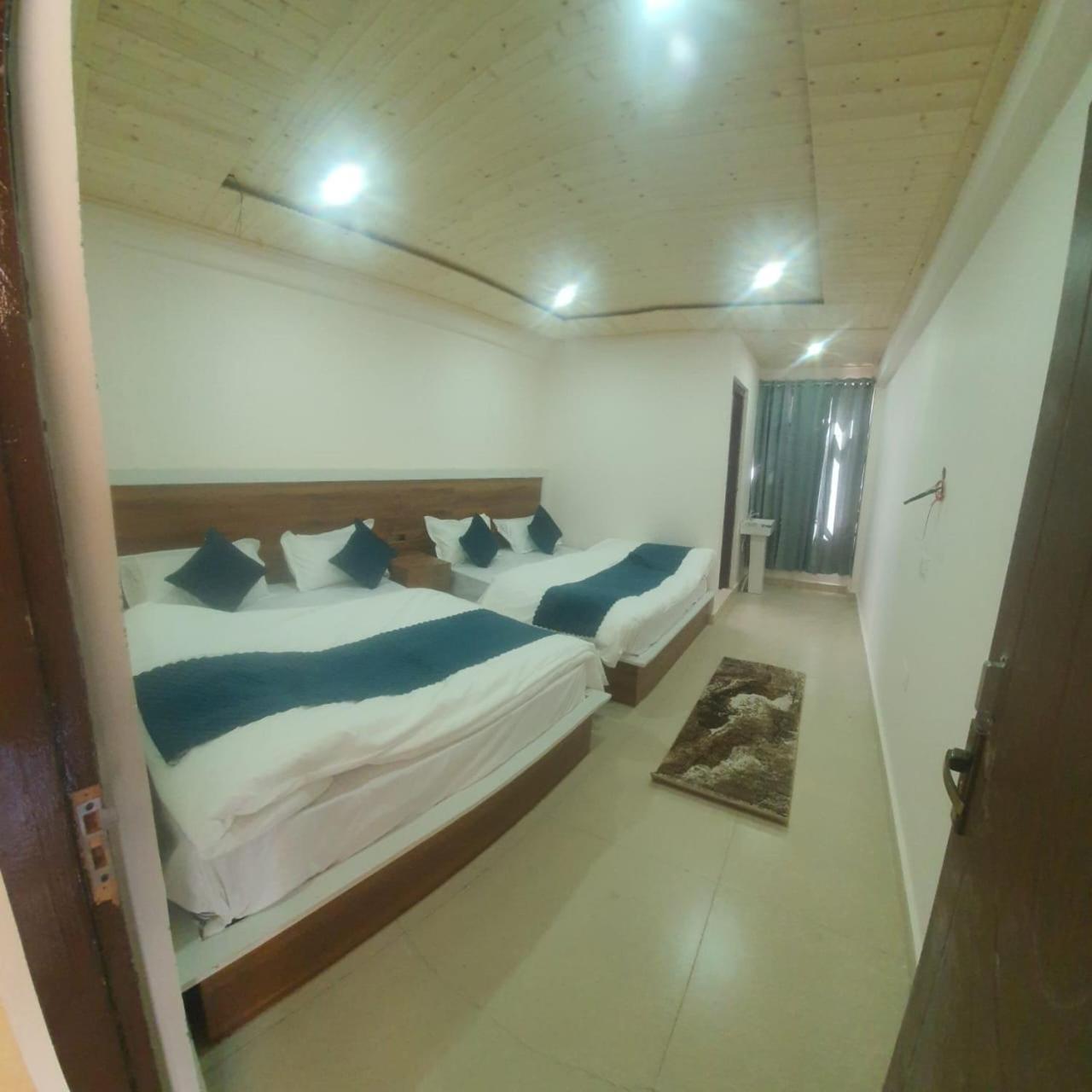 Hotel Geeta Badrinathpuri Exteriör bild